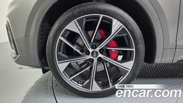 Audi SQ5 2023 — Şəkil 18/34