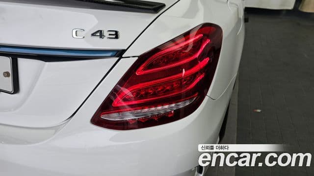 Mercedes-Benz C-Class 2018 — Photo 4/33