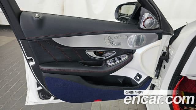 Mercedes-Benz C-Class 2018 — Photo 11/33