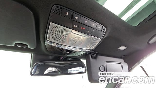 Mercedes-Benz C-Class 2018 — Photo 22/33