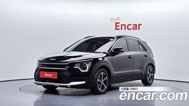 Kia Niro 2022 — Фото 1/20