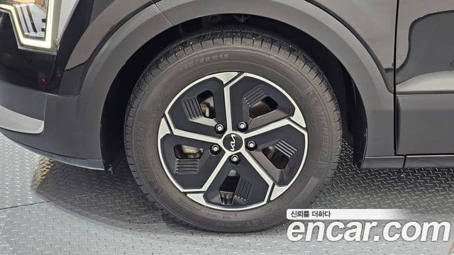 Kia Niro 2022 — Фото 5/20