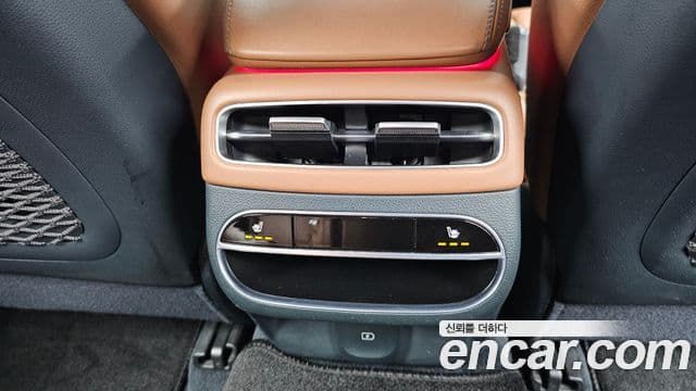 Genesis GV70 2021 — ფოტო 19/20