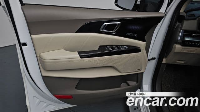 Kia Carnival 2022 — Photo 26/37