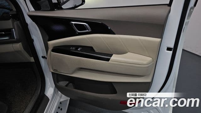 Kia Carnival 2022 — Photo 7/37