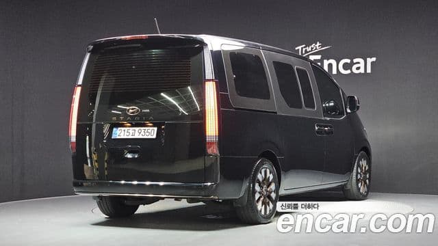Hyundai Staria 2021 — ფოტო 2/20