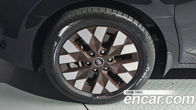 Hyundai Staria 2021 — ფოტო 5/20