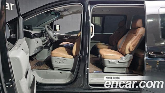 Hyundai Staria 2021 — ფოტო 18/20