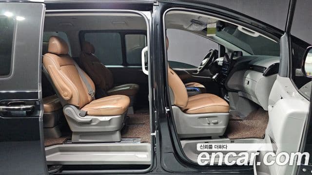 Hyundai Staria 2021 — ფოტო 19/20