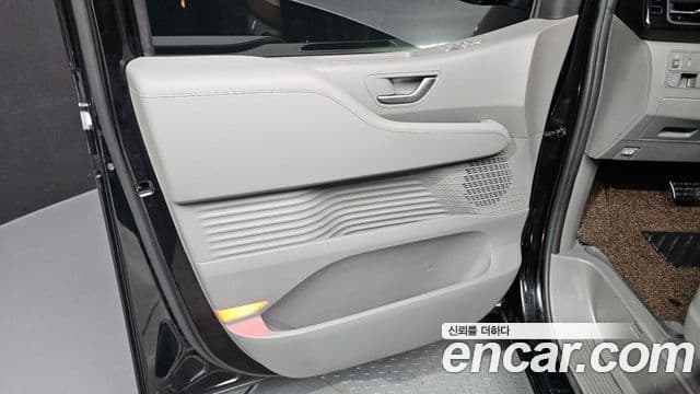 Hyundai Staria 2021 — Photo 8/31