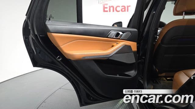BMW X5 2019 — Photo 10/35