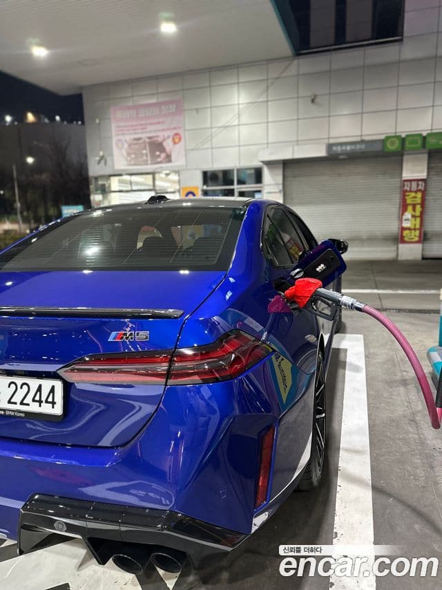 BMW M5 2025 — ფოტო 4/9