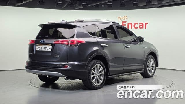 Toyota RAV4 2018 — Şəkil 19/20