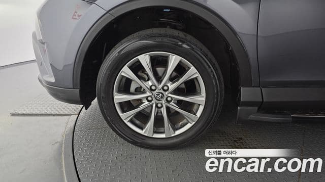Toyota RAV4 2018 — Şəkil 16/20