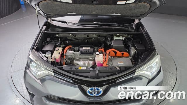 Toyota RAV4 2018 — Şəkil 7/20
