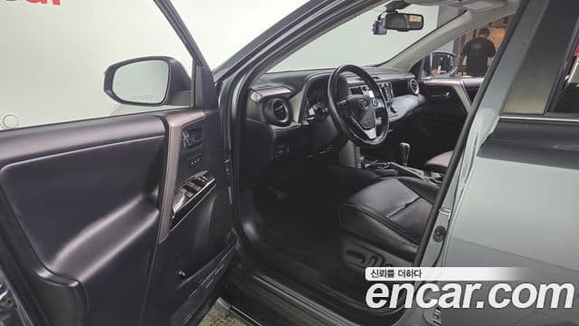Toyota RAV4 2018 — Şəkil 11/20