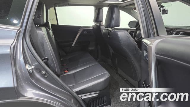 Toyota RAV4 2018 — Şəkil 9/20