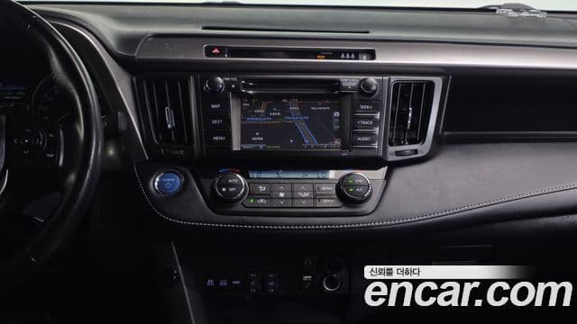 Toyota RAV4 2018 — Şəkil 18/20