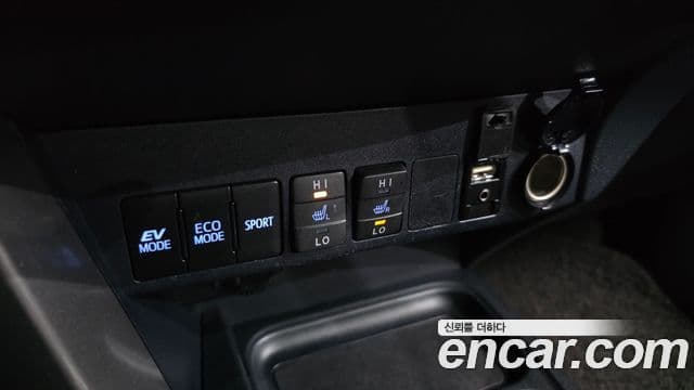 Toyota RAV4 2018 — Şəkil 15/20