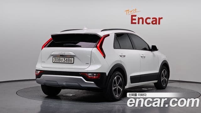 Kia Niro 2022 — ფოტო 2/20