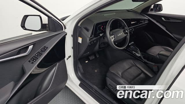 Kia Niro 2022 — ფოტო 10/20