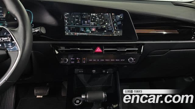 Kia Niro 2022 — ფოტო 14/20