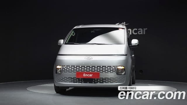 Hyundai Staria 2022 — ფოტო 28/31
