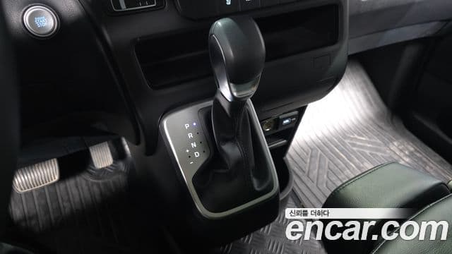 Hyundai Staria 2022 — ფოტო 25/31