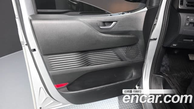 Hyundai Staria 2022 — ფოტო 18/31