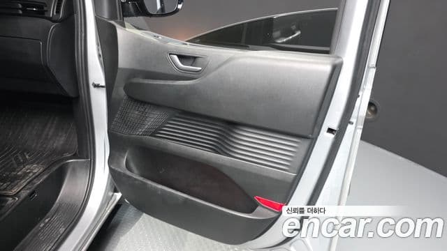Hyundai Staria 2022 — ფოტო 30/31