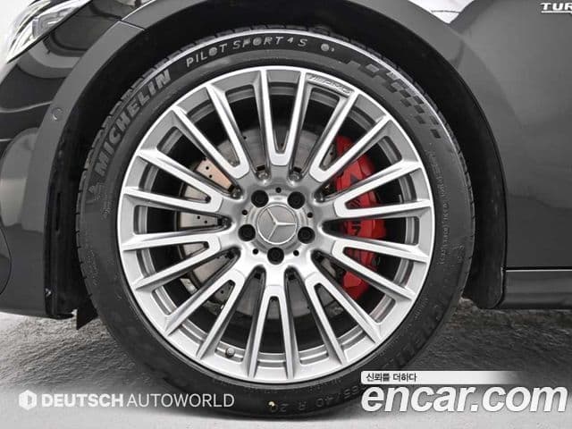 Mercedes-Benz E-Class 2025 — Photo 6/20