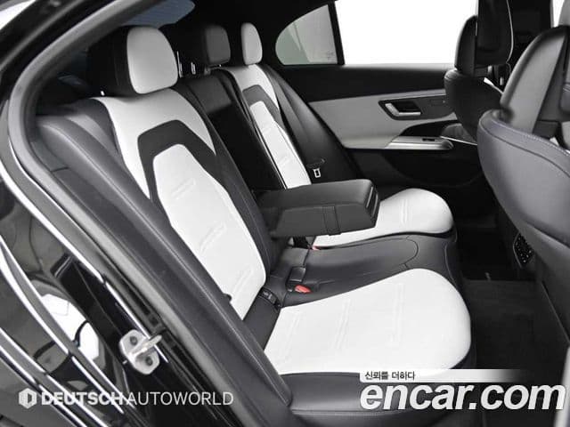 Mercedes-Benz E-Class 2025 — Photo 7/20
