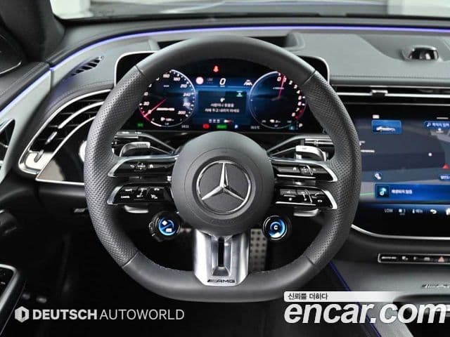 Mercedes-Benz E-Class 2025 — Photo 10/20