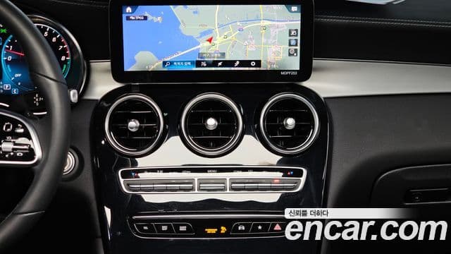 Mercedes-Benz GLC-Class 2021 — ფოტო 13/20