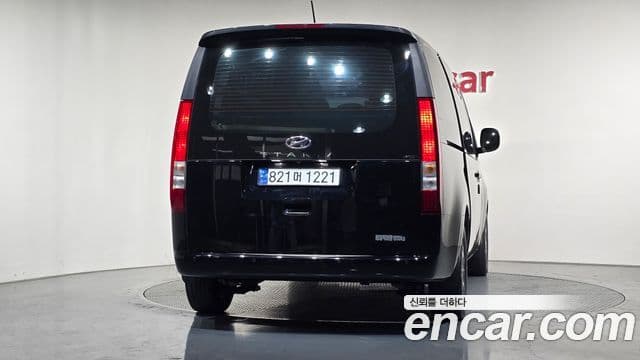 Hyundai Staria 2023 — ფოტო 4/20