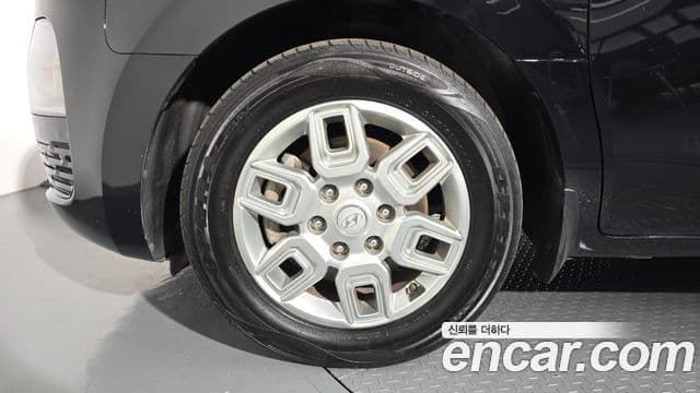 Hyundai Staria 2023 — ფოტო 5/20