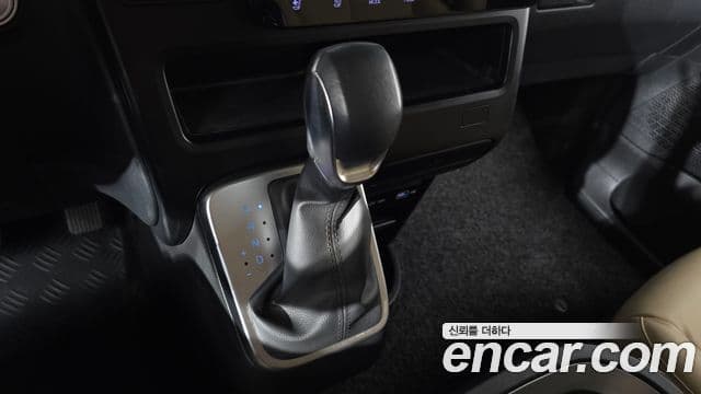 Hyundai Staria 2023 — ფოტო 9/20