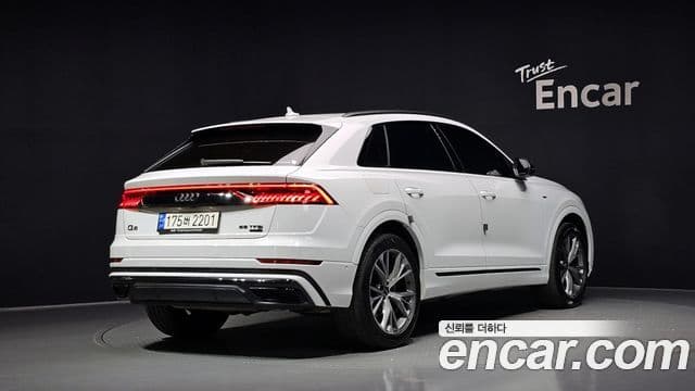 Audi Q7 2022 — Şəkil 2/20