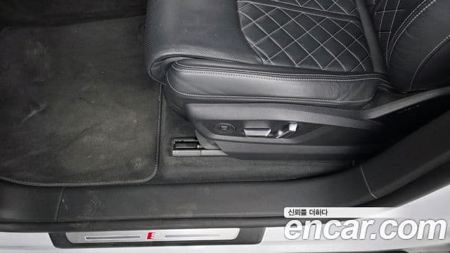 Audi Q8 2022 — Photo 20/33