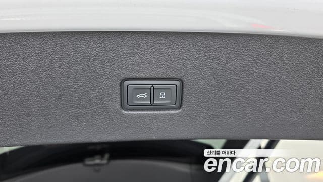 Audi Q8 2022 — Photo 28/33