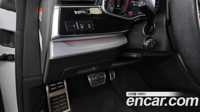 Audi Q8 2022 — Photo 9/33
