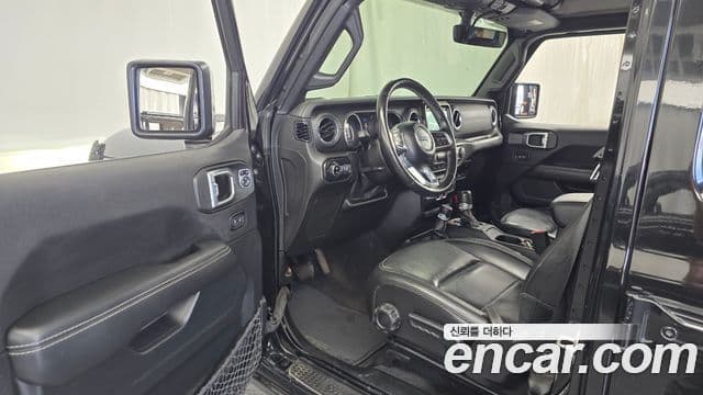 Jeep Wrangler 2021 — Photo 24/30