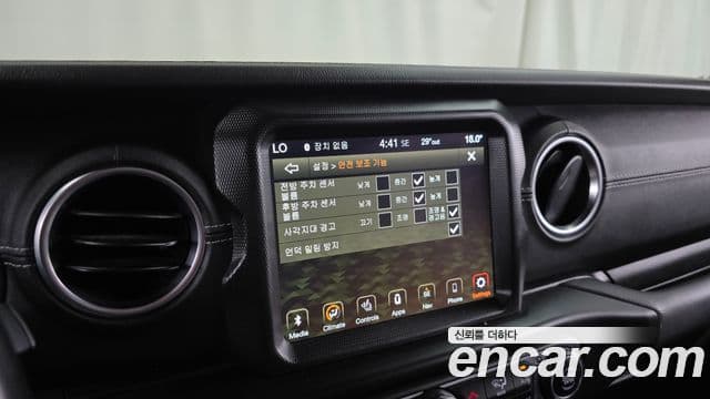 Jeep Wrangler 2021 — Photo 19/30