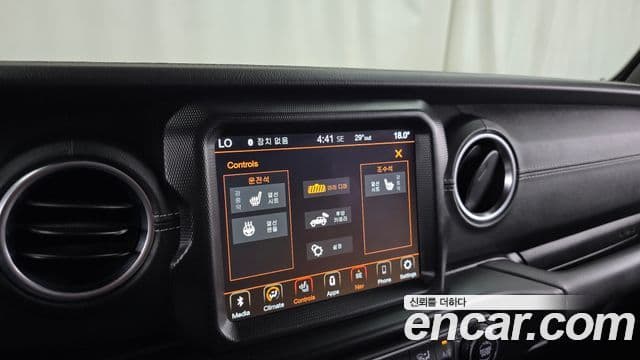 Jeep Wrangler 2021 — Photo 29/30