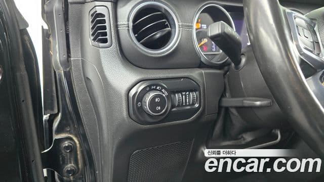 Jeep Wrangler 2021 — Photo 1/30