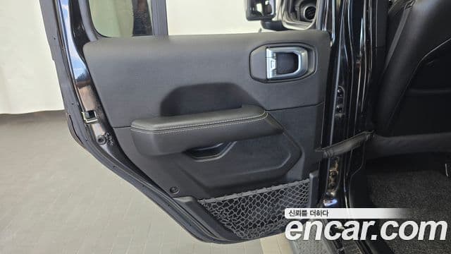 Jeep Wrangler 2021 — Photo 10/30