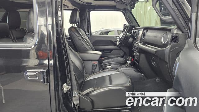 Jeep Wrangler 2021 — Photo 25/30