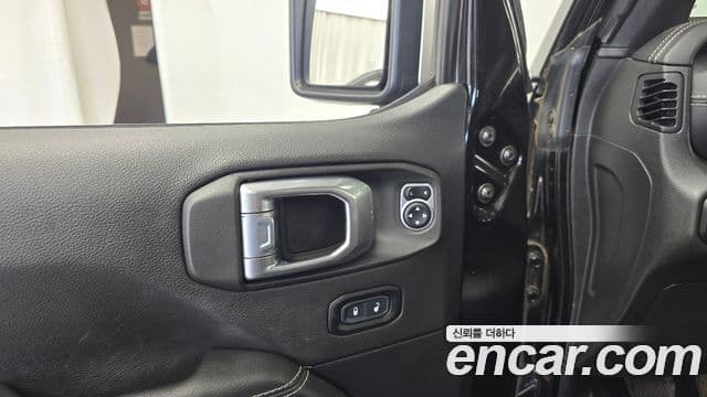 Jeep Wrangler 2021 — Photo 2/30