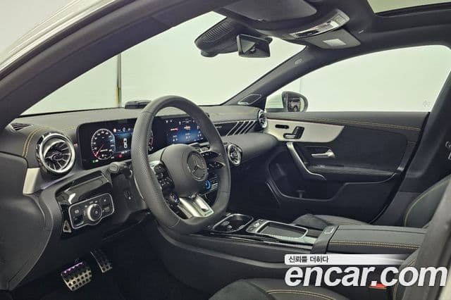 Mercedes-Benz CLA-Class 2025 — Фото 8/20