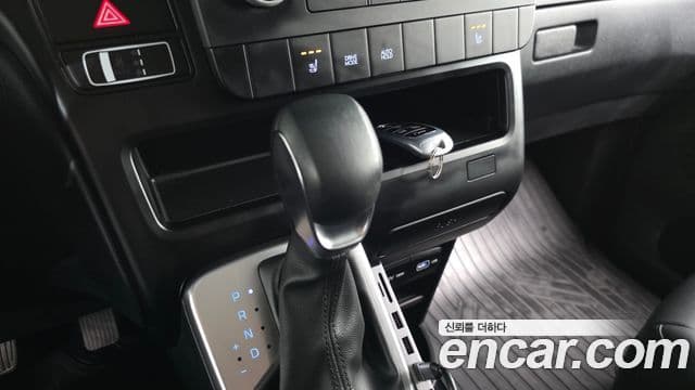 Hyundai Staria 2023 — Фото 8/20